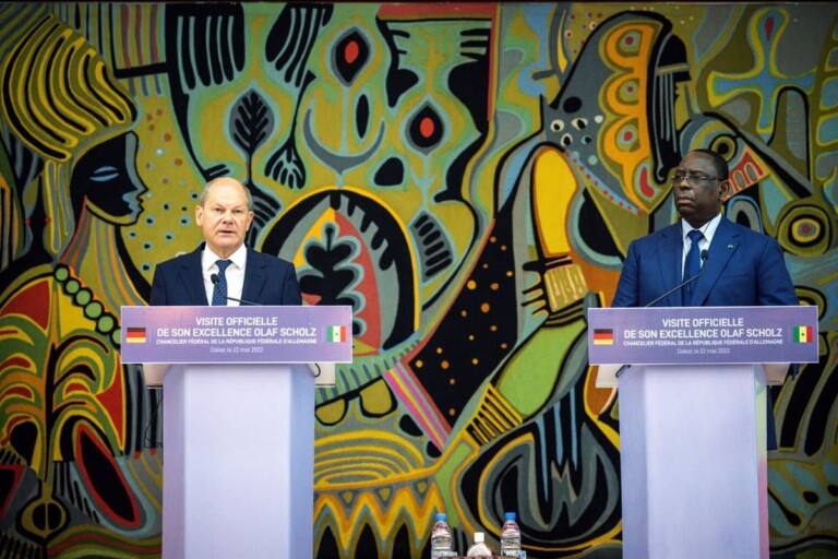 Le prÃ©sident sÃ©nÃ©galais Macky Sall et le chancelier allemand Olaf Scholz tiennent une confÃ©rence de presse au palais prÃ©sidentiel Ã  Dakar, SÃ©nÃ©gal, le 22 mai 2022. REUTERS/ Ngouda Dione