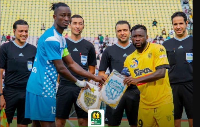 Des joueurs de Coton FC et ASEC Mimosas