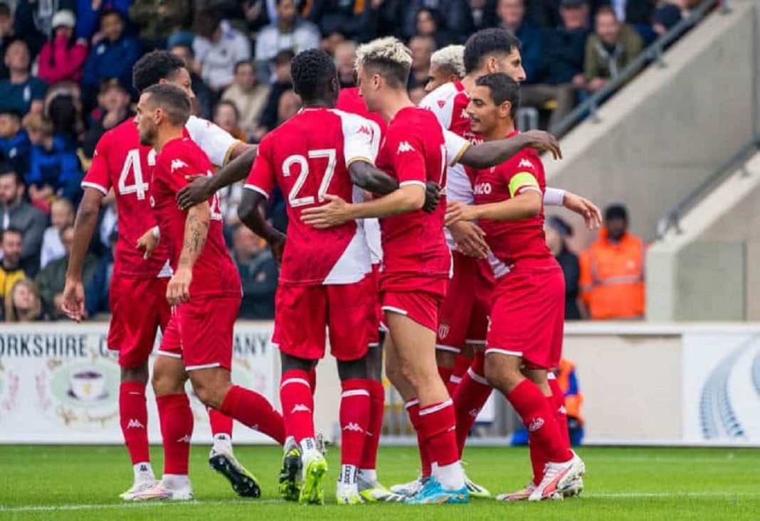 Des joueurs de l'AS Monaco qui cÃ©lÃ¨brent leur but