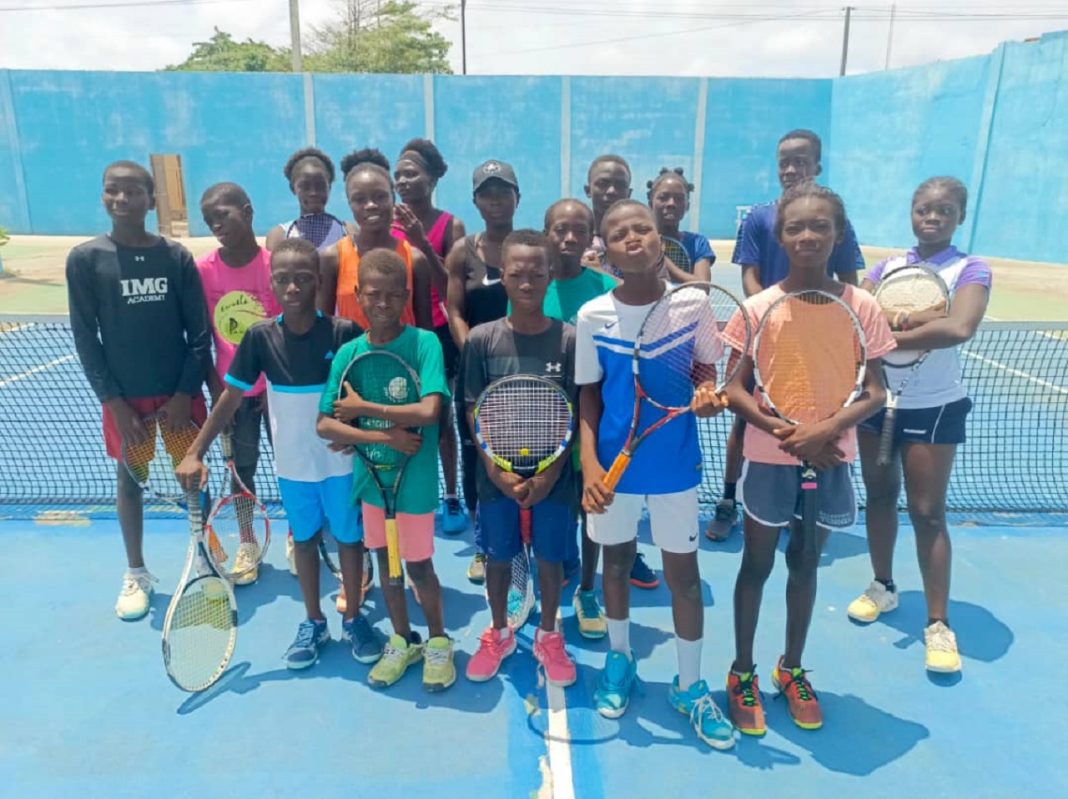 Des joueurs bÃ©ninois de tennis