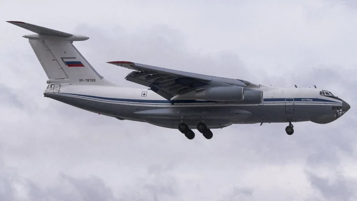 Un avion de transport militaire russe Il-76