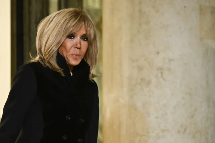 La PremiÃ¨re dame de la France Brigitte Macron Ã  l''ElysÃ©e le 12 mars 2024 @AFP _ JULIEN DE ROSA